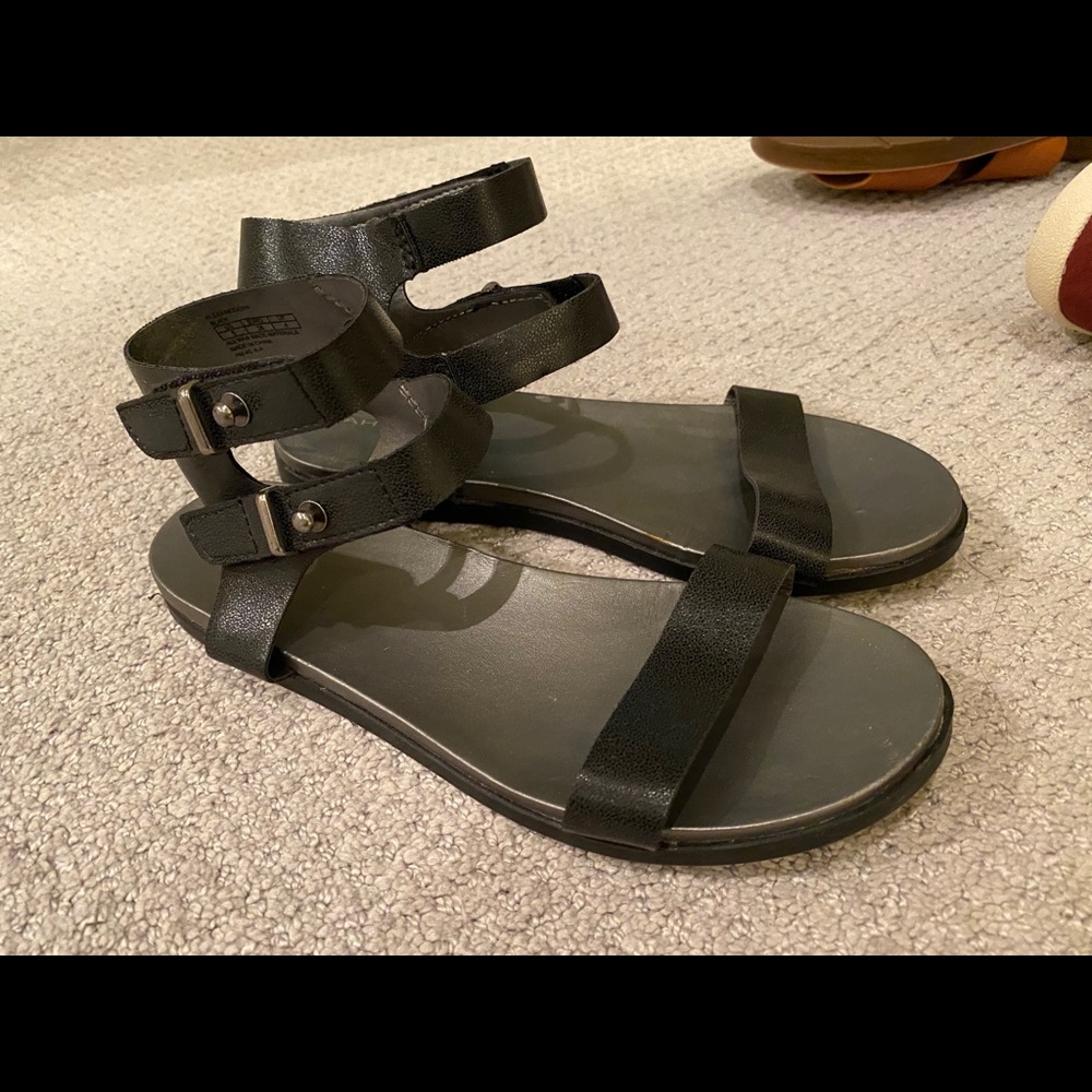 Tahari Black Gladiator Ankle Strap flat sandals